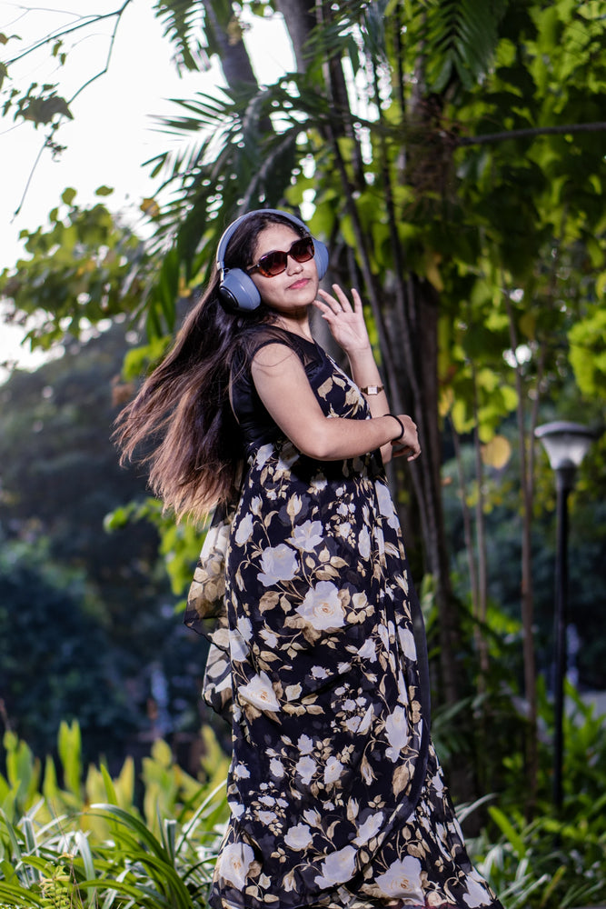 Black Floral Elegance