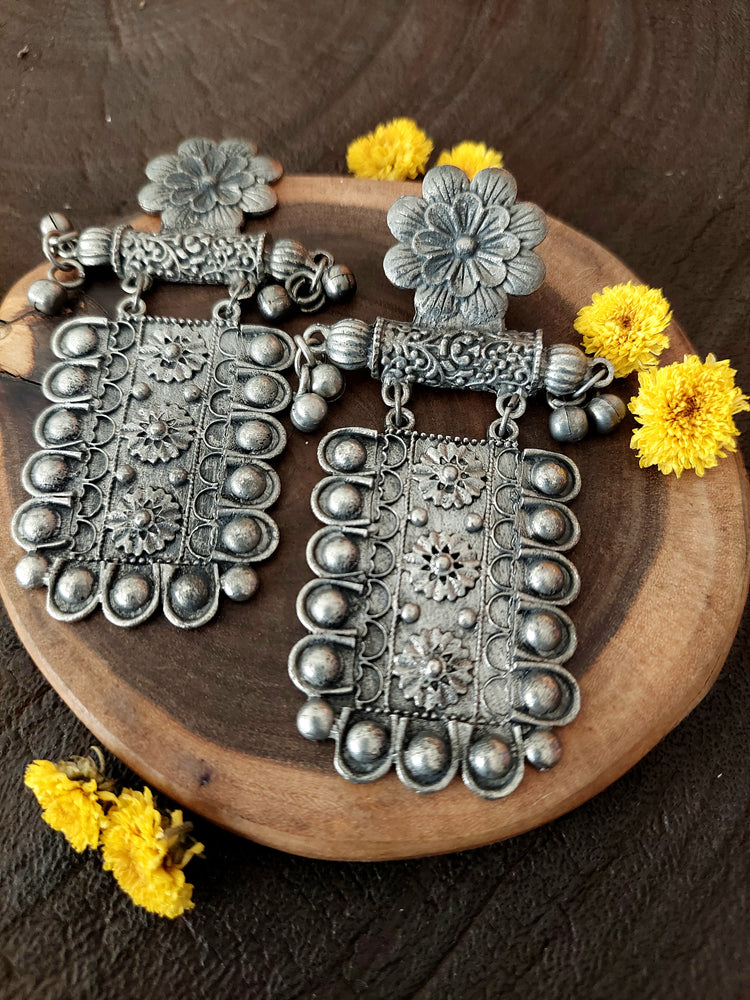 Antique Intricacy Jewel